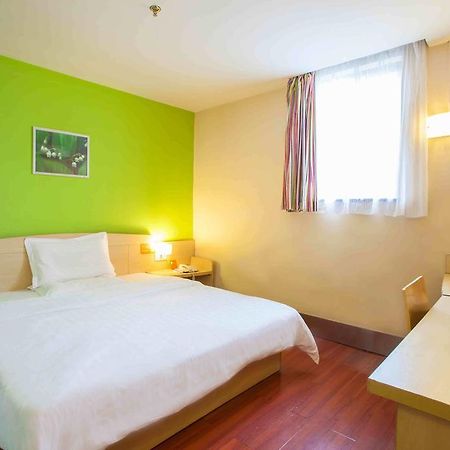 7Days Inn Dalian Wafangdian Railway Station חדר תמונה